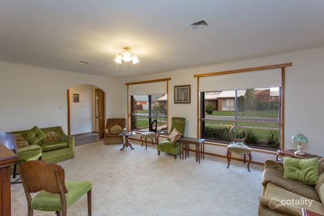 Property photo of 18 Bogart Drive Wendouree VIC 3355