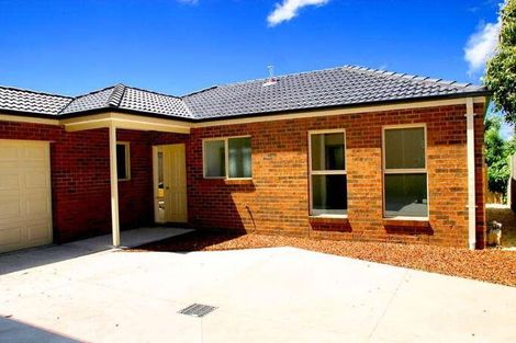 19 Montpellier Dr, Highton, VIC 3216