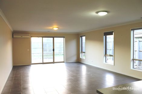 Property photo of 52 Webster Way Pakenham VIC 3810