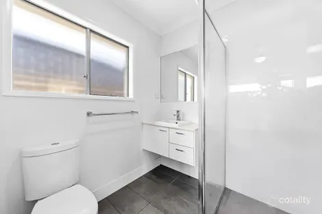 Property photo of 11 Pallara Avenue Pallara QLD 4110