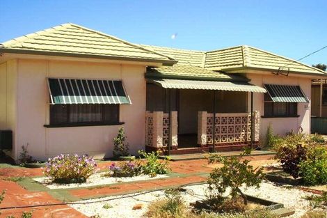 236 Third St, Wonthella, WA 6530