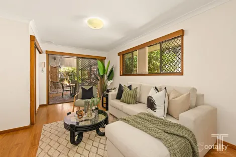 Property photo of 10 Deverton Court Carindale QLD 4152