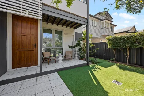 Property photo of 2/262 Riding Road Balmoral QLD 4171