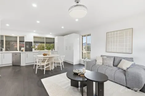 Property photo of 32 Springfield Crescent Parkinson QLD 4115