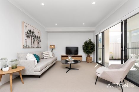 7/15d Maddox Cres, Melville, WA 6156