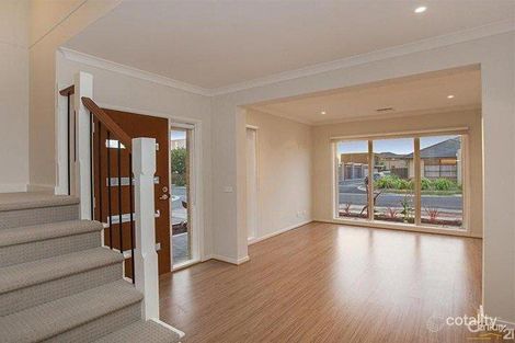 Property photo of 4 Edgeware Close Pakenham VIC 3810