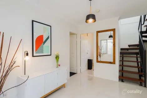 Property photo of 13 Sydney Street Labrador QLD 4215