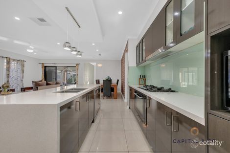 4 Revelstoke St, Mickleham, VIC 3064