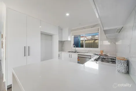 Property photo of 19 Lincolne Crescent Roxburgh Park VIC 3064