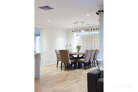Property photo of 3 Aramon Way Berwick VIC 3806