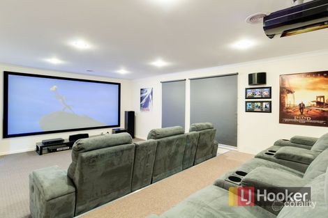 Property photo of 8 Olivebank Crescent Cranbourne North VIC 3977