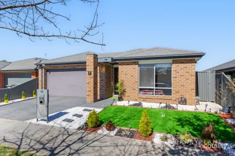 63 Warburton Dr, Lucas, VIC 3350