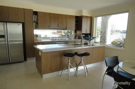 Property photo of 6 Shimmerlake Close Point Cook VIC 3030