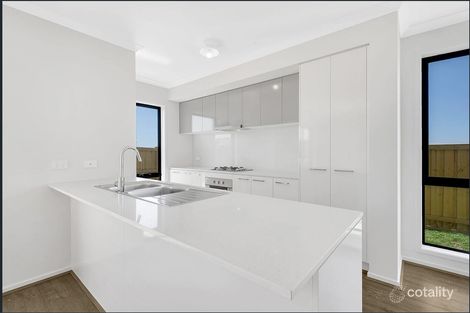 Property photo of 2 Hanover Way Mickleham VIC 3064