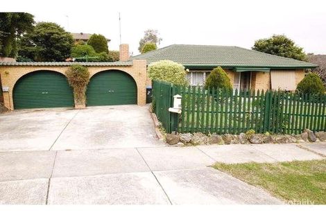 Property photo of 11 Howson Close Endeavour Hills VIC 3802