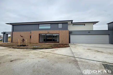 Property photo of 1/4 Thrush Court Werribee VIC 3030