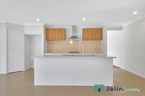 Property photo of 1 Brousard Street Werribee VIC 3030
