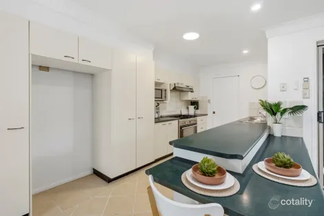 Property photo of 8 Day Dawn Place Erina NSW 2250