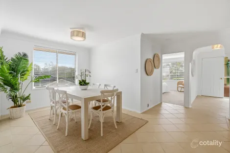Property photo of 8 Day Dawn Place Erina NSW 2250