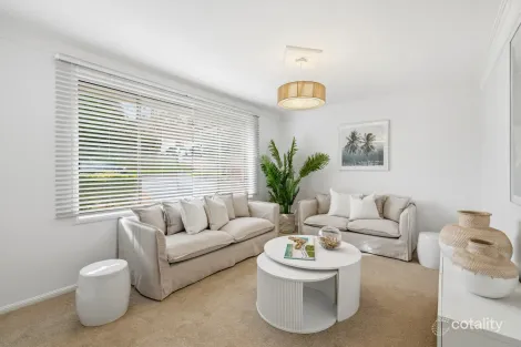 Property photo of 8 Day Dawn Place Erina NSW 2250