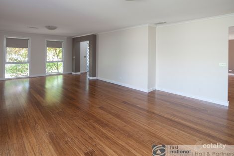 Property photo of 23 Maryrose Crescent Endeavour Hills VIC 3802