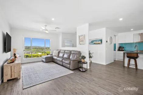 Property photo of 10 Warner Crescent Yandina QLD 4561