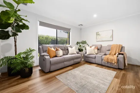 Property photo of 158 Webster Way Pakenham VIC 3810