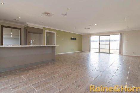 Property photo of 33 Durum Circuit Dubbo NSW 2830