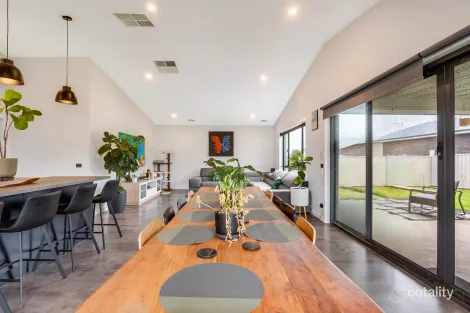 Property photo of 28 Rodeo Drive Thurgoona NSW 2640