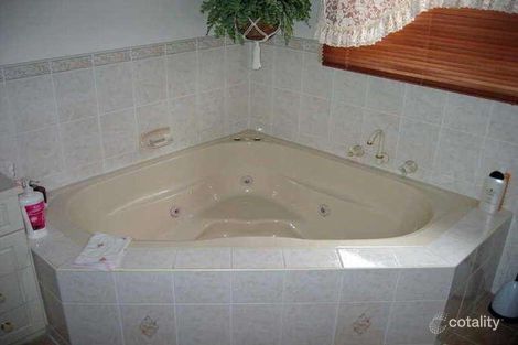 Property photo of 38 Waratah Crescent Sanctuary Point NSW 2540