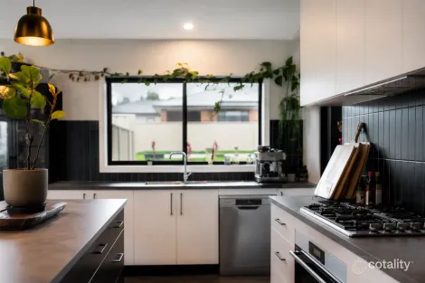 Property photo of 28 Rodeo Drive Thurgoona NSW 2640