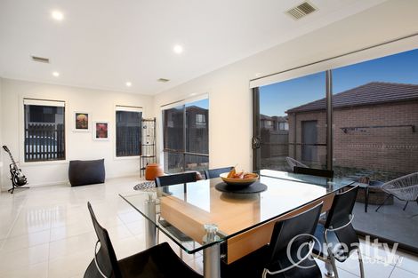 Property photo of 2 Barncroft Crescent Keysborough VIC 3173