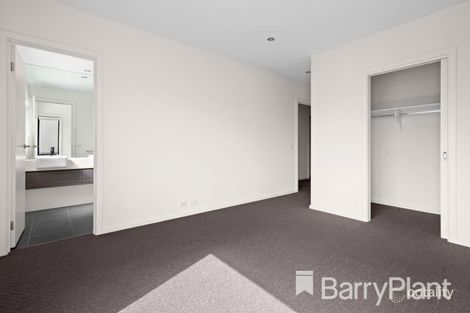 Property photo of 17 Burn Nar Look Drive Burwood VIC 3125