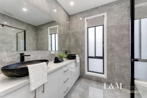 Property photo of 8 Torrance Street Mickleham VIC 3064