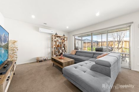Property photo of 18 Denistoun Crescent Cranbourne VIC 3977
