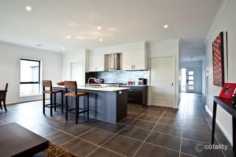 2 Davenport Cres, Cranbourne West, VIC 3977