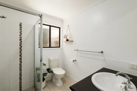 Property photo of 3 Gaudron Close Wilsonton Heights QLD 4350