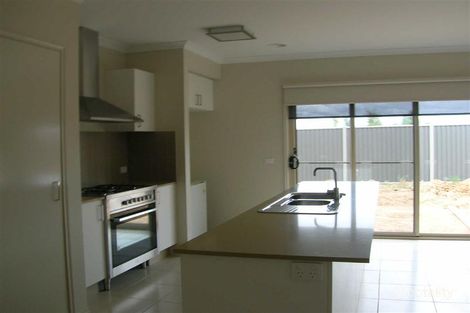 Property photo of 8 Phillip Hyland Drive Yarrawonga VIC 3730