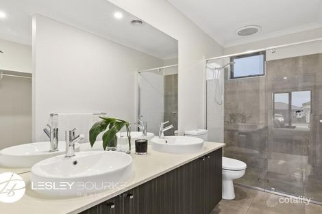 Property photo of 37 Golden Wattle Drive Mount Duneed VIC 3217