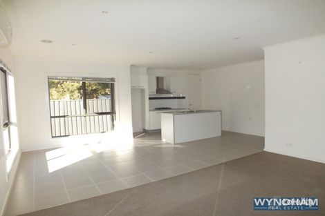 Property photo of 2 Hoddle Link Manor Lakes VIC 3024