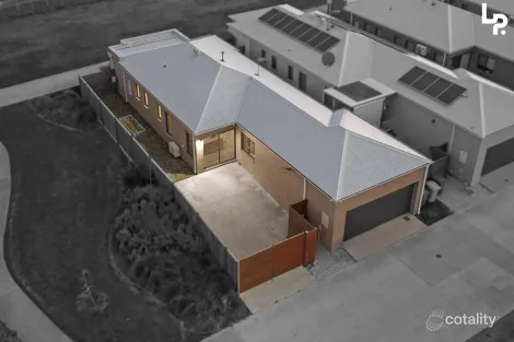 Property photo of 24 Precinct Walk Clyde North VIC 3978