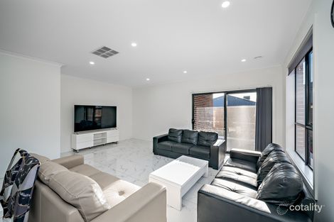 16 Gallant Dr, Clyde North, VIC 3978