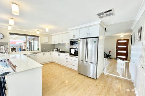 Property photo of 29 Pimelea Way Hillside VIC 3037