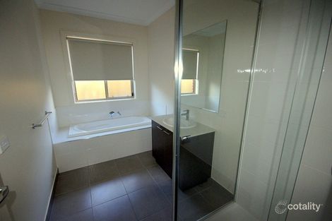 Property photo of 2/22 Arthur Phillip Drive Pakenham VIC 3810