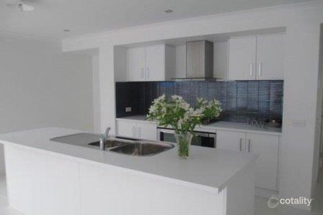 Property photo of 14 Lusitano Way Clyde North VIC 3978