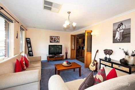 Property photo of 1 McCubbin Close Mill Park VIC 3082