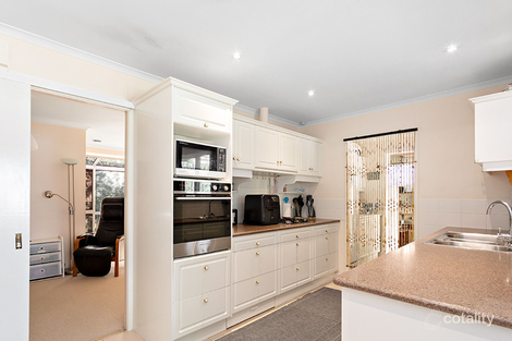 Property photo of 10 Hunsford Avenue Notting Hill VIC 3168