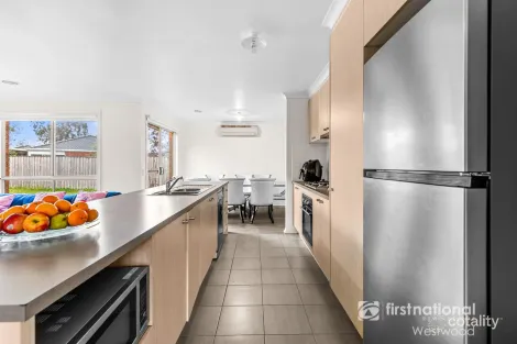 Property photo of 42 Yellow Gum Way Manor Lakes VIC 3024