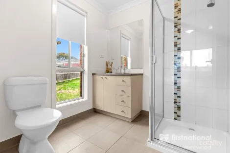 Property photo of 42 Yellow Gum Way Manor Lakes VIC 3024