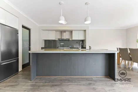 Property photo of 7 Mill Circuit Clyde North VIC 3978